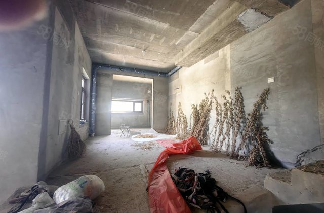 东昌附院地上三层联排东边户410平带150平大院超合适随时看