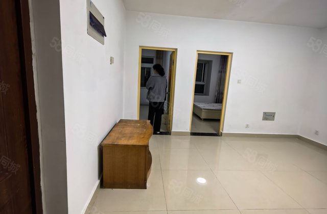 东李铭居，  ，大两居，公摊小，前面无遮挡 急