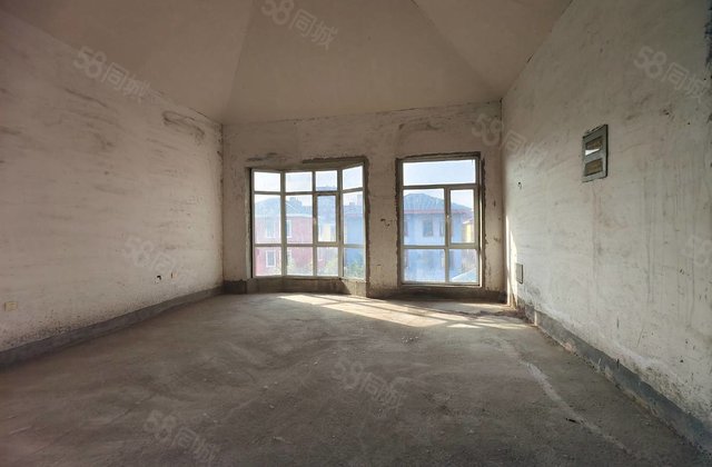 牧马庄园(别墅)5室2厅312.81㎡188万二手房图片