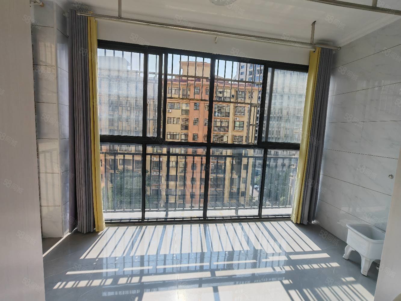 香槟国际3室2厅2卫117㎡南北48.8万