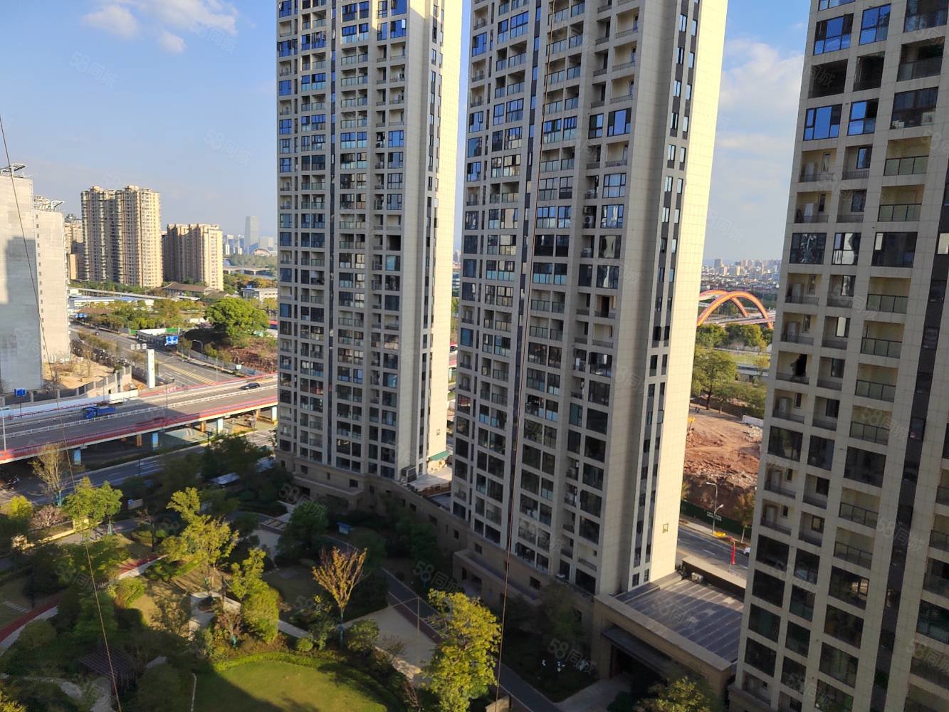 美的金宸府4室2厅2卫132㎡南395万