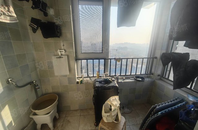 东关国际。文轩总部。边户。急售。随时看房