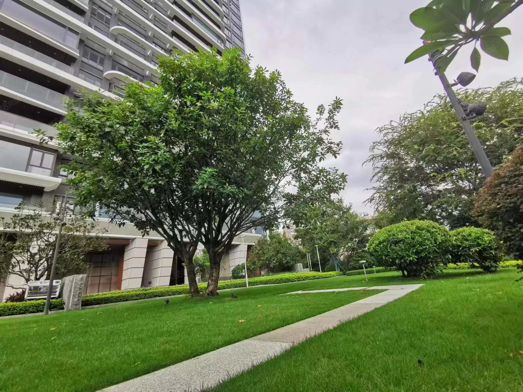 信业阳光城佛山半岛4室2厅3卫226.49㎡南北640万