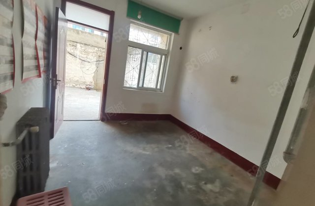 文轩总校一楼带院 3室1厅 2室朝阳孩子  方便 免大税