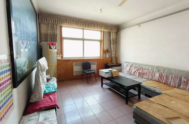 医疗配套成熟 低密宜居 中间楼层 出行方便 小三居