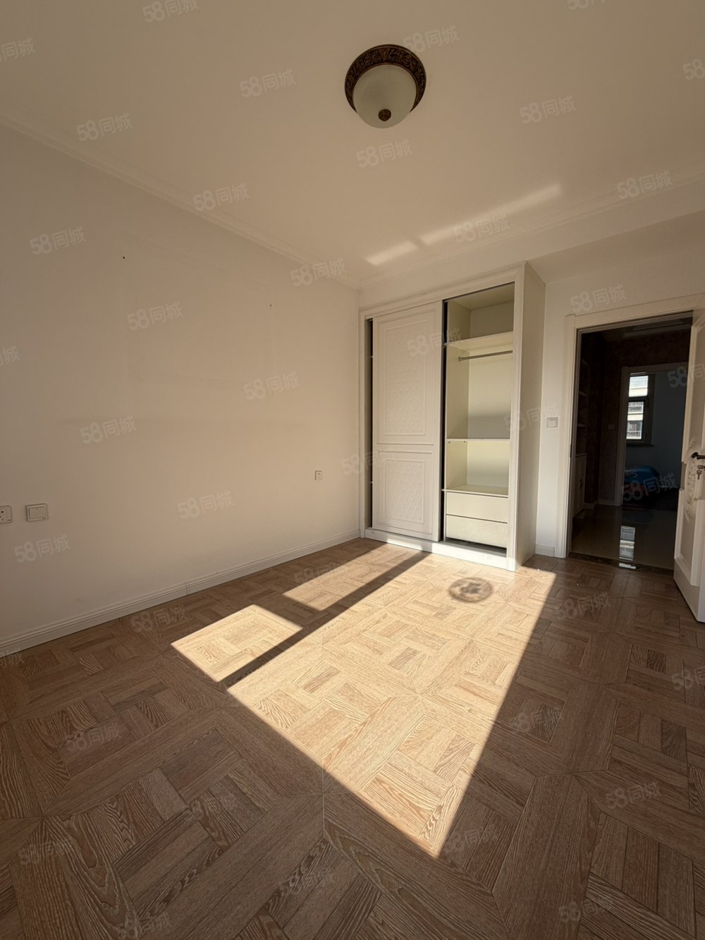 东艺春城3室2厅1卫112㎡南北56万