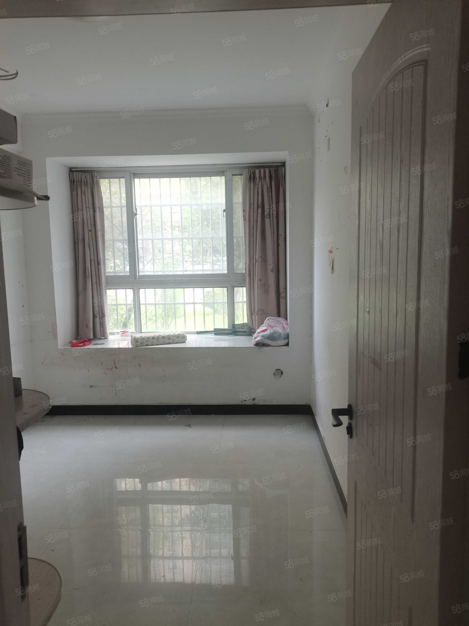 杉杉国际城3室2厅1卫98.48㎡南48万