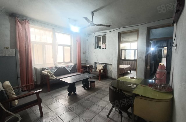 公园对过 孝心一楼边户带院 标准三室两厅,好停车