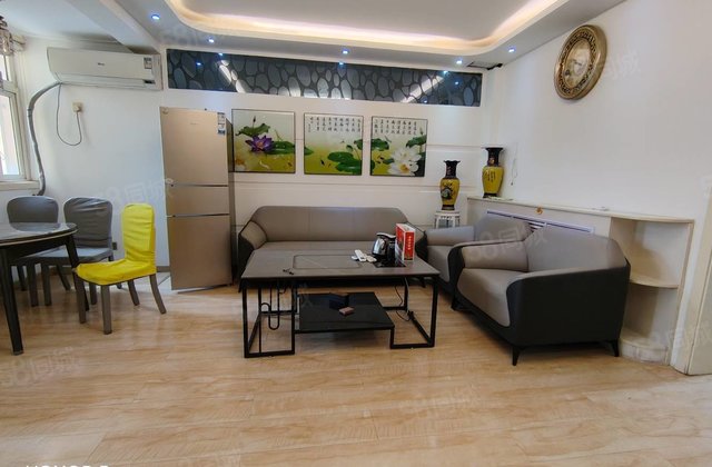 急售七中旁 精装修拎包入住 好楼层 小区停车方便 送家具