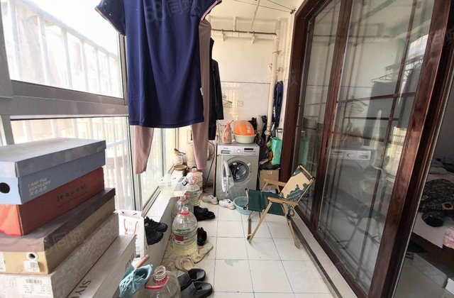 香江附近精装三室带第上车库东边户带露台独门独户