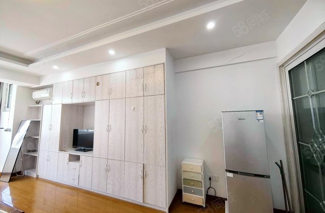 万达广场(常熟市)1室1厅55㎡25.1万二手房图片