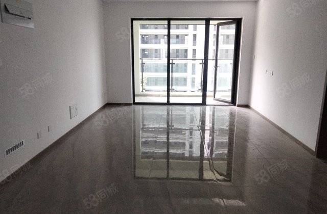 实验，新房未住三叶草户型带车位储藏室，餐客一体中间楼层