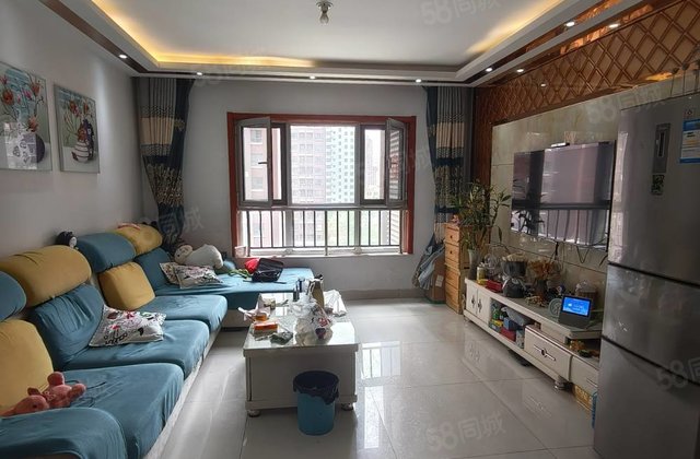 新出水岸华语三室两厅两卫中间楼层，单价    多，随时看房。