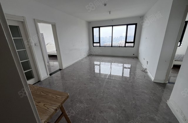 免大税一梯一户百合新城三期三室两卫带储藏室109万