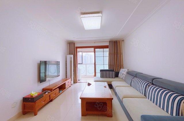 文轩本部，龙湾，三室两厅两卫，有车位，户型方正南北通透