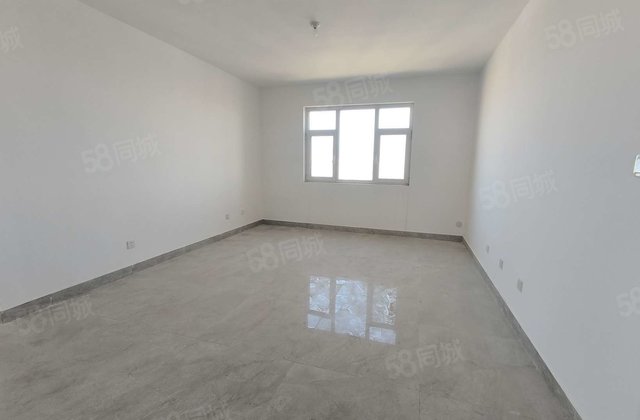 湖边 湖景房 绿城      新房未住  带车位带储藏室