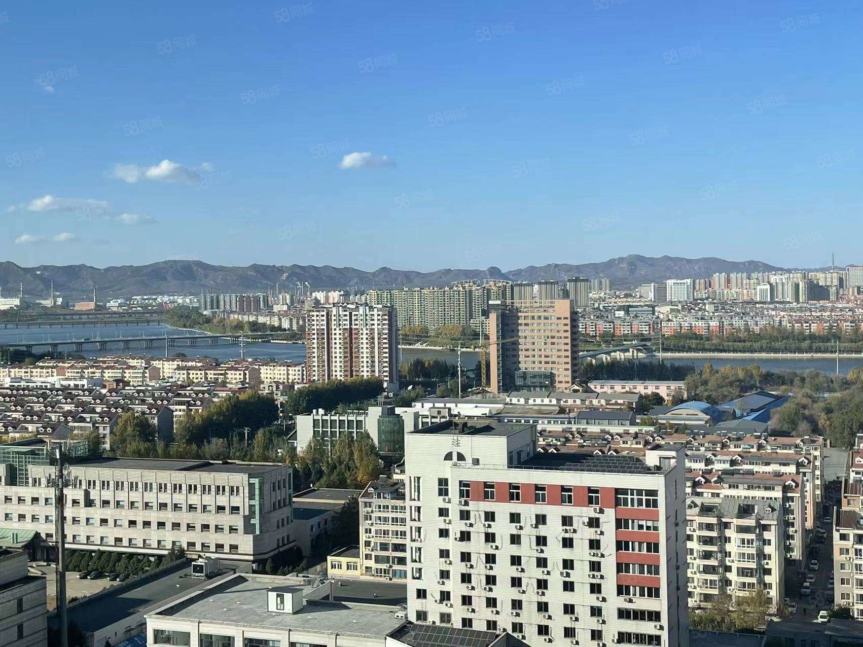 东方豪庭5室2厅3卫249㎡南北143万