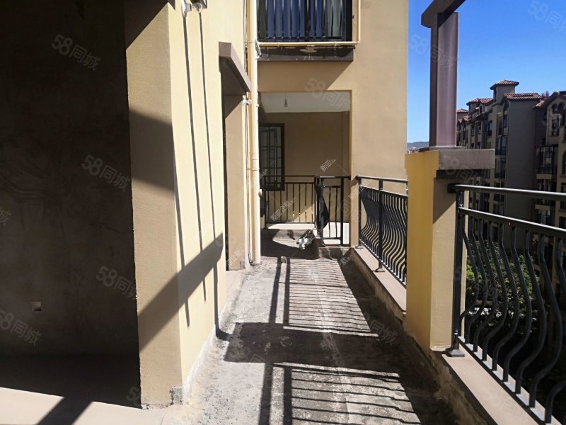 7楼毛坯楚雄香颂美地141平92万南北4房