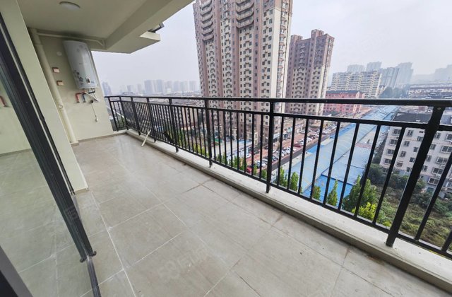 云麓九里 刚刚交房 全屋精装  带车位 四室双卫