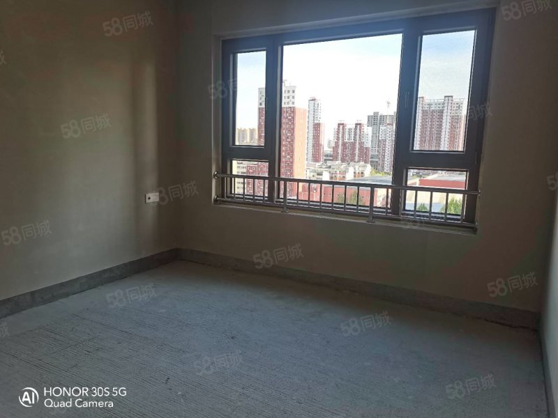 华中尚玉园5室2厅3卫169.91㎡南北270万