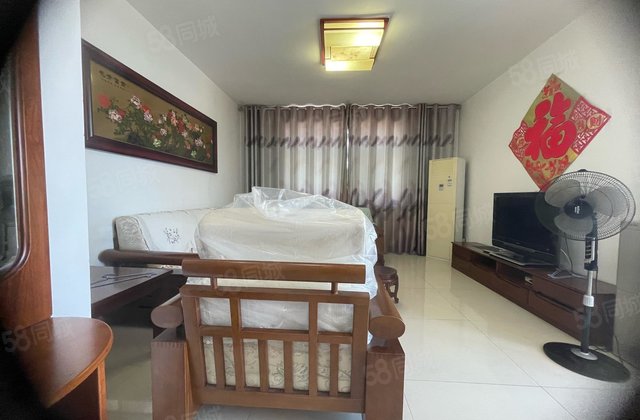 市医院北 湖畔佳苑东边户三室双卫有车位和储 新水明珠中央公馆