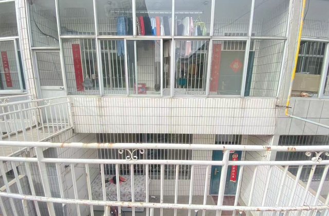 红山光华巷西8排院5室4厅200㎡110万二手房图片