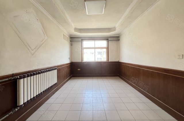 交警队家属院   三楼 三室朝阳 带地上储藏室