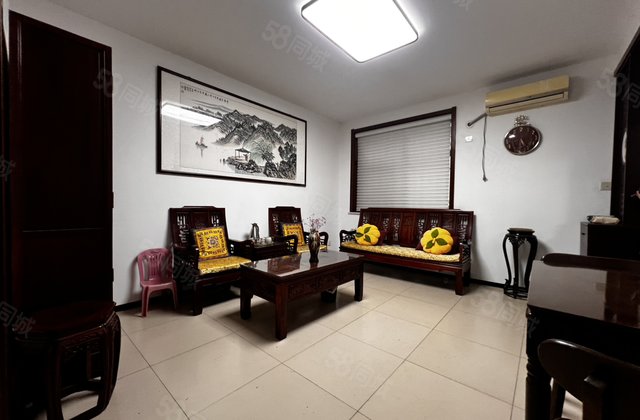 老文轩，外国语，洋房三楼，带楼台，宽敞明亮