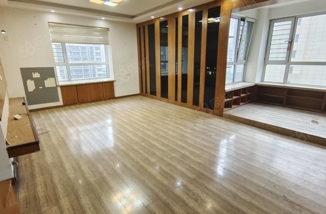 东昌丽都三室两厅129平东边户送车位储藏室东昌东三中外国语