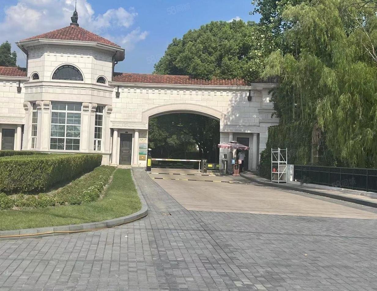 世茂佘山庄园(一期)5室3厅6卫749.38㎡南北5700万