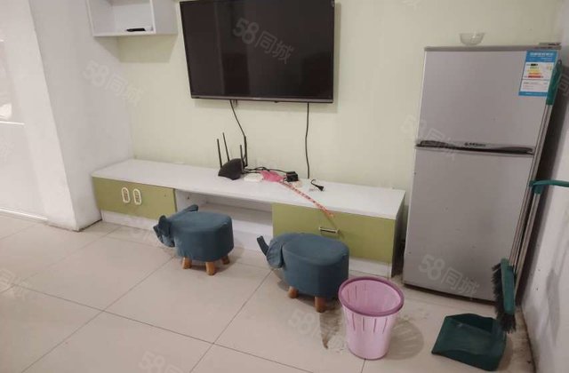 老一中一墙之隔文轩本部送车库标准两居室业主急售免大税随时看房