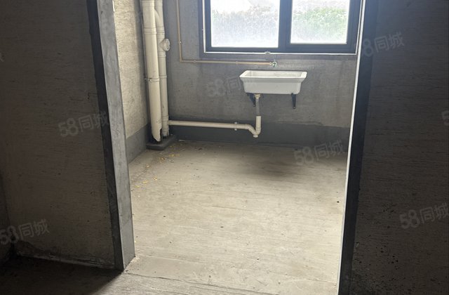 海德景园4室2厅134㎡85万二手房图片