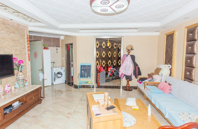 德祥六院4室2厅151㎡110万二手房图片