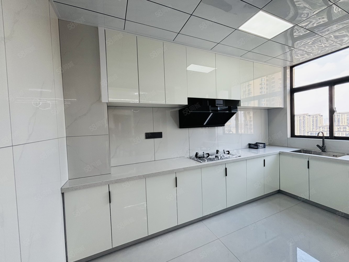 香槟国际5室2厅2卫130㎡南北69.8万