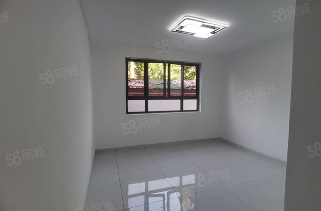 东昌中学 国棉厂孝心一楼带院 精装四室两厅 免大税