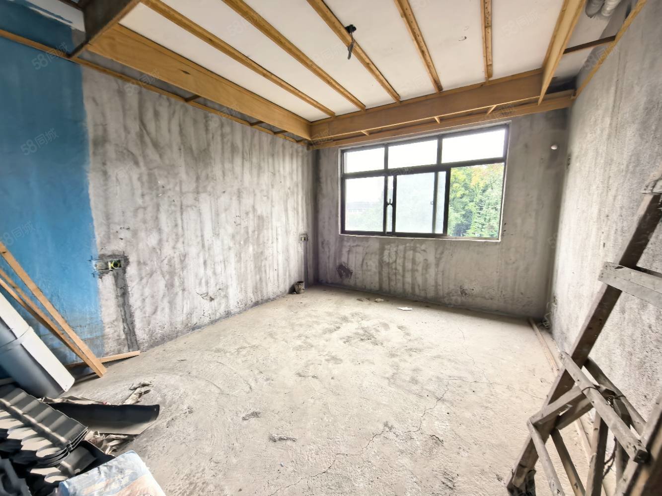 北湖湾8室2厅5卫215㎡南北200万