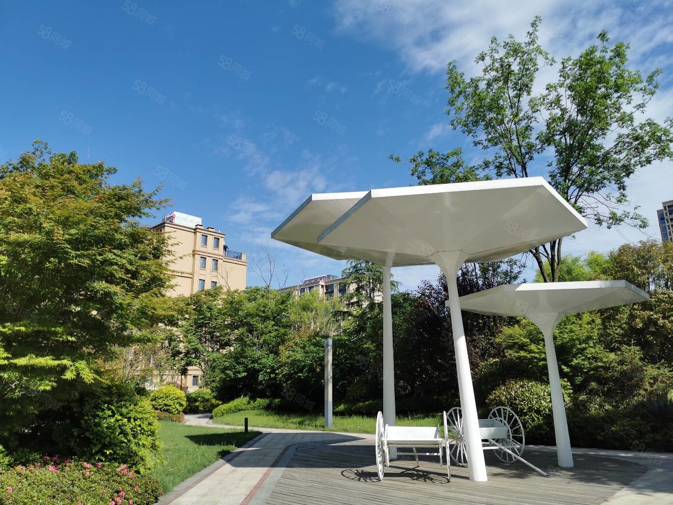 白鹭金岸5室2厅2卫205.6㎡东258万