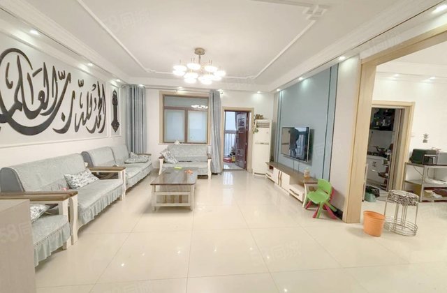 月亮湾C区，单价7千多，商品房，双卫，实验，育红，香江