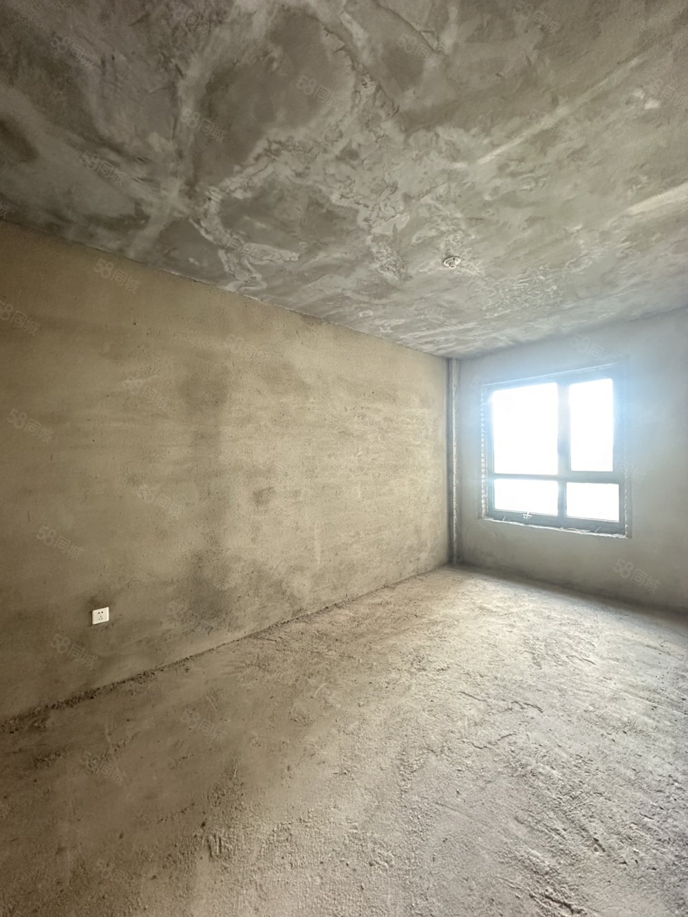 翡翠书院1室1厅1卫45.93㎡东19万