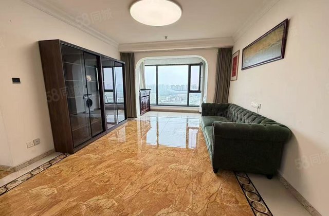 翡丽湾观景房，好楼层三室两厅两卫精装修仅售114万