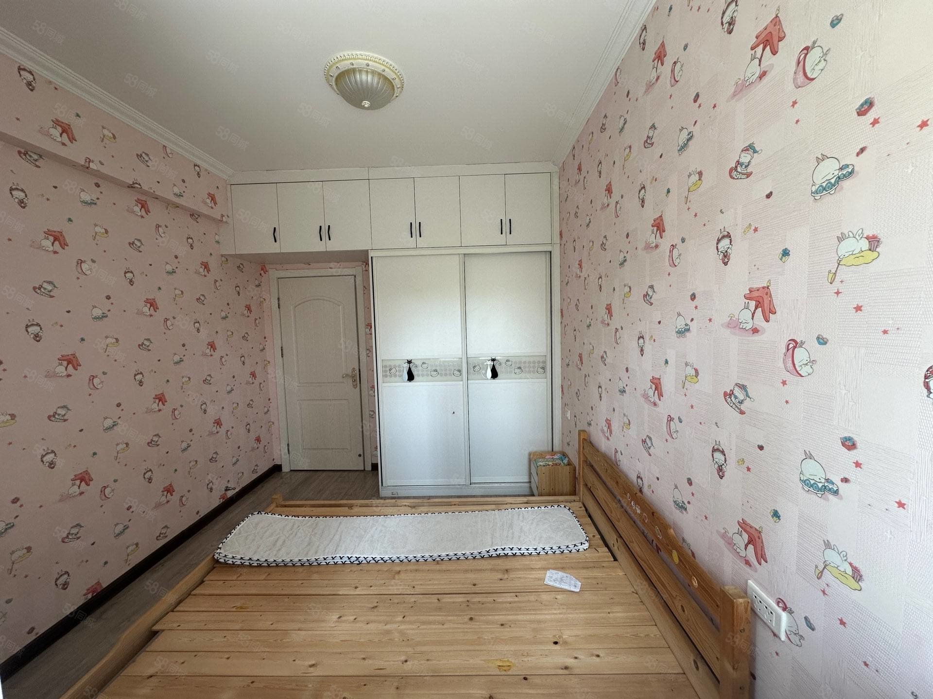 国瑞蓝山郡3室2厅1卫121㎡南北73.8万