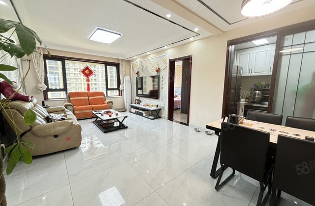 绿城百合一梯一户精装修好楼层，三叶草户型南北通