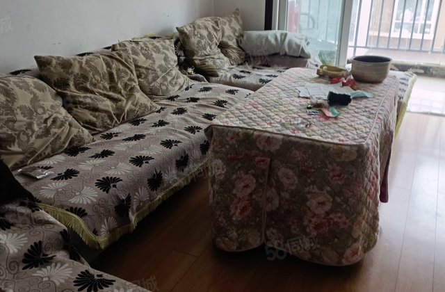 2室2厅1卫李先生房东扎佐高尔夫别墅区6室4厅5卫杨女士房东修文美林湾