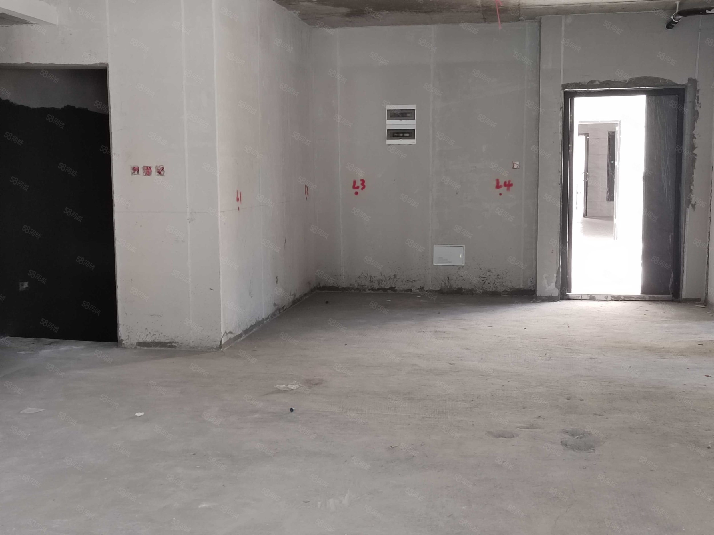 太阳公馆4室2厅2卫143.59㎡南125万