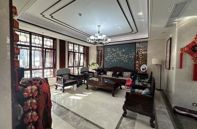 居住密度低 房龄新 产权清晰 医疗配套成熟 高绿化 出行方便