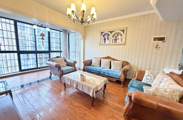 康斯丹郡3室2厅132.19㎡129万二手房图片