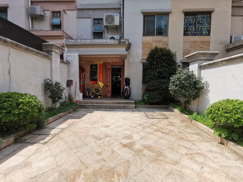 独享南湖半山豪庭 南湖山水景风 联排豪装别墅 诚售可谈