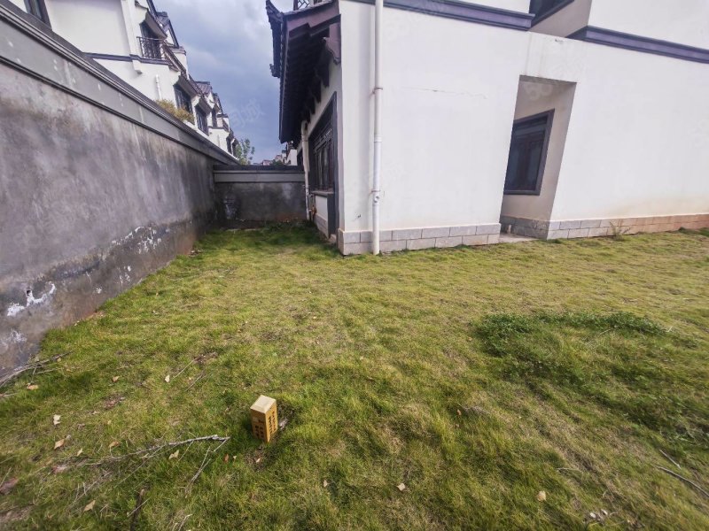 楚雄院子4室2厅3卫180㎡南北135万