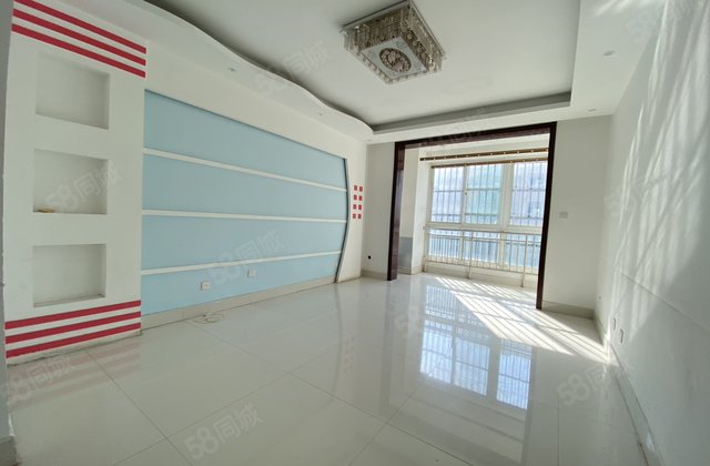 湖边，畅博怡情湾，多层好楼层边户，带车库带储，免大税随时看房