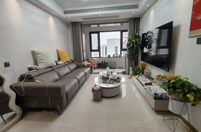 阳光实验 城市之尊 不临街 不是顶 带车位储藏室